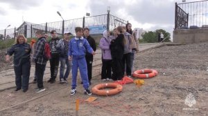 Интерактивно о безопасности на воде узнали пятиклашки во время урока с инспекторами ГИМС МЧС России