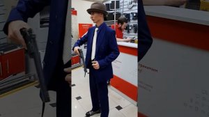 Казанский Саша белый мериет пистолет