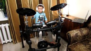 Играю дома на электробарабанах