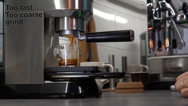 DeLonghi dedica and Comandante C40 grinder. смотреть онлайн