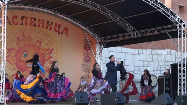 Народный цыганский ансамбль "Ягори" - песня "Холодно"