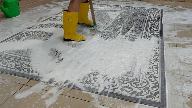 Стирка шерстяного ковра /Washing Woolen Carpet