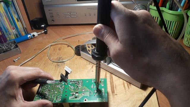 Экстрактор припоя с электрическим вакуумным компрессором. Оловоотсос.