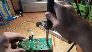 Экстрактор припоя с электрическим вакуумным компрессором. Оловоотсос.
