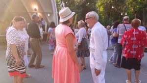 НАТАШКА! ТАНЦЫ В ПАРКЕ ГОРЬКОГО ХАРЬКОВ СЧАСТЛИВЫЕ ДНИ