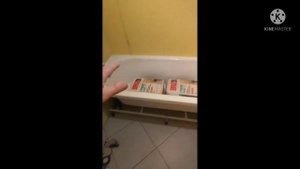 А зачем наливать воду в ванну? Может это палка с ???