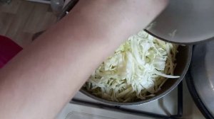 Солянка с мясом и грибами/тушим вкусную капусту?
