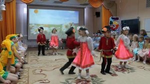 Танец на юбилей детского сада. гр. Ромашки