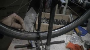 Правка колеса по индикатору влез в 1 десятку. Исправление восьмерки колеса велосипеда