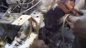 ремонт кузова на авто: Mercedes-Benz W638  левый стакан сгнил...