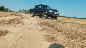 Mitsubishi L200: offroad & sound