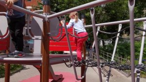 Игровая площадка в зоопарке.