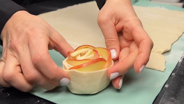 Nur 2 Äpfel und Blätterteig – Dessert in nur 5 Minuten! Schneller und einfacher als Apfelkuchen! смотреть онлайн