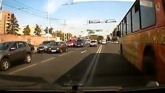 Хочешь ехать в троллейбусе, толкни его сначала смотреть онлайн