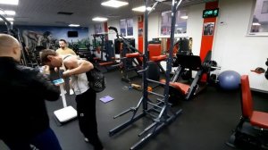 Отжимания на брусьях с доп. весом 32 кг ( Рекорд России) часть 1