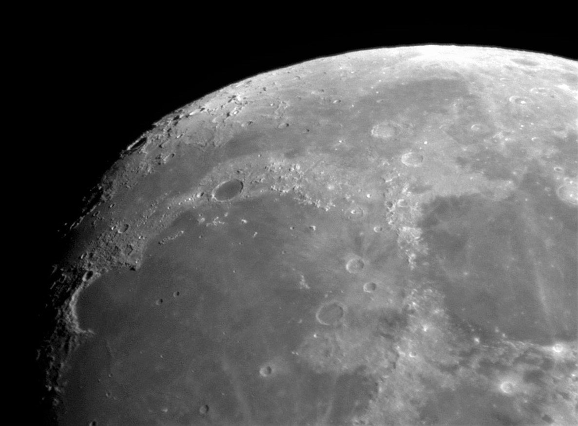 Луна ком видео. Астрокамера SVBONY sv305. Луна в небольшой телескоп. Луна видео. Луна в обычный телескоп.