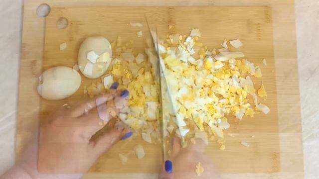 Самая вкусная, быстрая и простая закуска с печенью трески. Просто класс!