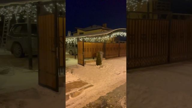 Принимаем заявки на новогоднюю подсветку дома и участка в Москве и МО. 84951445505