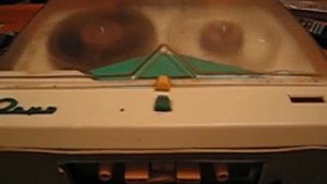 Переносной катушечный магнитофон "Романтик" 1967г.