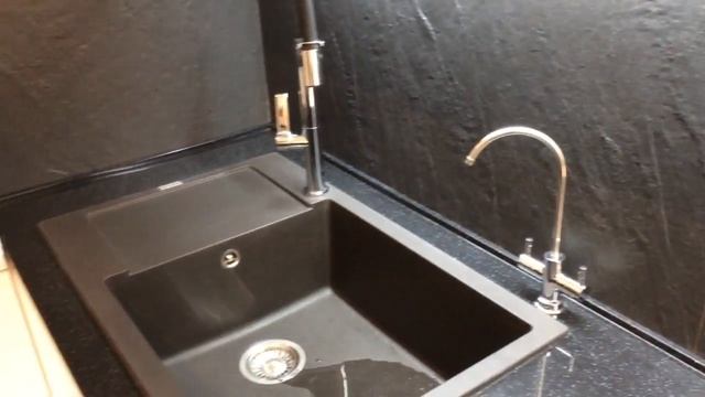 Кухня с Мдф фасадами . Деревянные полки с подсветкой . Столешка Акрил . Мебель своими руками . смотреть онлайн