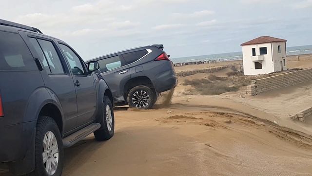 Mitsubishi Pajero Sport 2.4 TD on sand смотреть онлайн