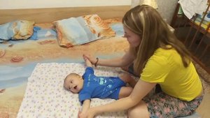 Как ПРАВИЛЬНО делать гимнастику МЛАДЕНЦУ. Упражнения которые рекомендуют делать врачи и массажисты.