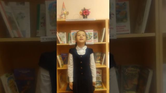 Таня Волкова читает стихотворение С.Михалкова "Как бы жили мы без книг..."