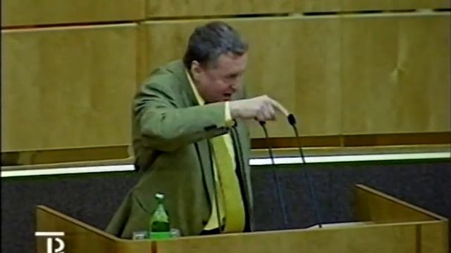 Выступление Жириновского с трибуны парламента в 1998 году.