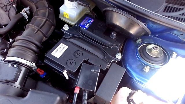 КАКУЮ КЛЕММУ СНИМАТЬ? Плюс или минус? + Уход за АКБ авто 2020 смотреть онлайн