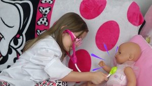 Беби Бон заболела. Алиса вызвала Доктора