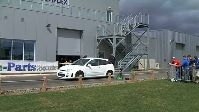 White MK1 Focus RS @ Ford Fair 2011 смотреть онлайн