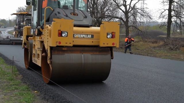Техника для бизнеса /JCB и Caterpillar в работе / укладка асфальта