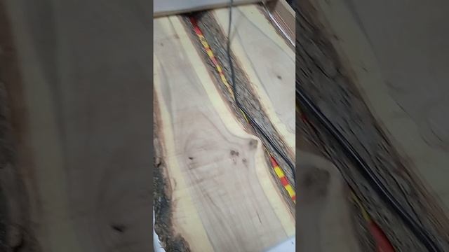 полки из массива карагача с живым краем