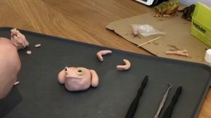 Sculpting  a Polymer clay frog / timelapse tutorial