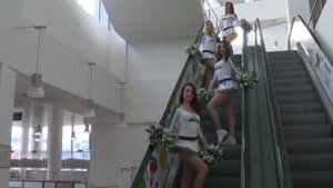 Чирлидерши опустили курсантов)