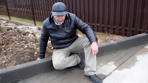 Площадка перед воротами от мостовая ру.