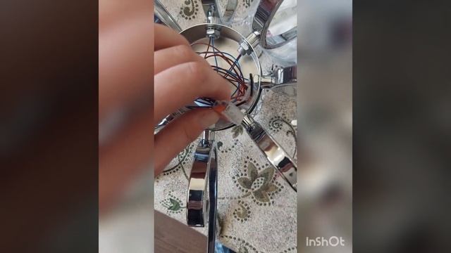 Сборка и установка люстры на гипсокартонный потолок.