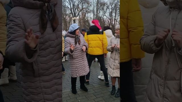 Вот пришёл новый год......01.01.23 Гомель парк Луначарского ? смотреть онлайн