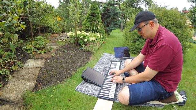 Trying Out USB MIDI Roll-Up Piano with Hauptwerk
