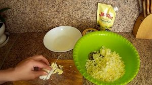 Салат с печенью трески. Салат из печени трески. Самый простой вариант!