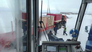 Работа на автокране. Платформы с оборудованием и контейнер. КС 65713-1 Галичанин