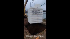 Установка погреба экскаватором. Record-plast.com