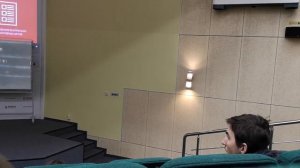 Пранк в ВУЗе: студент срывает пару, выпускник устроился в KFC