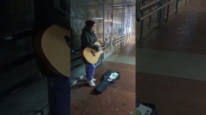 29.10.2023 Девушка Наталья поет в переходе / Минуэт / Чиж и Ко