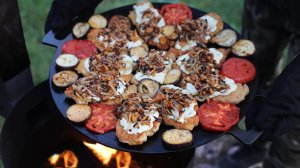 Куриные отбивные под лисичками на садже.
