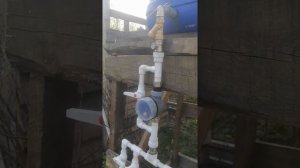 Конструкция для капельного полива из бочки