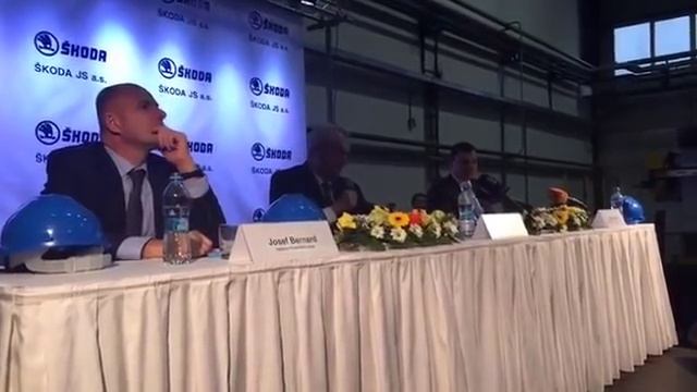 Prezident Zeman: Dotování solární elektřiny je vyhazování peněz a zelené šílenství смотреть онлайн