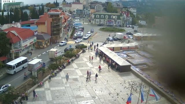 Вебкамера "Площадь Советская". Запись 19.10.2017 12:00:04 смотреть онлайн