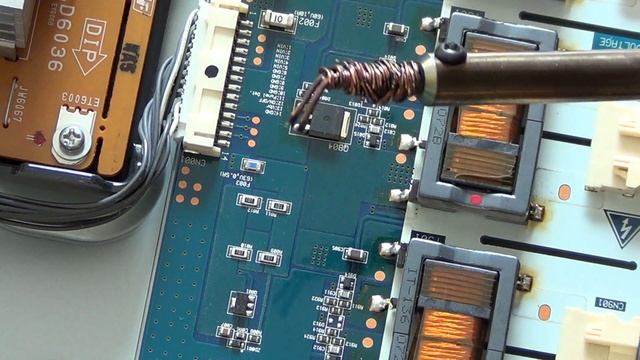 Ремонт LCD телевизора SONY KDL40U2520K (замена SMD предохранителя на панели инвертора). смотреть онлайн
