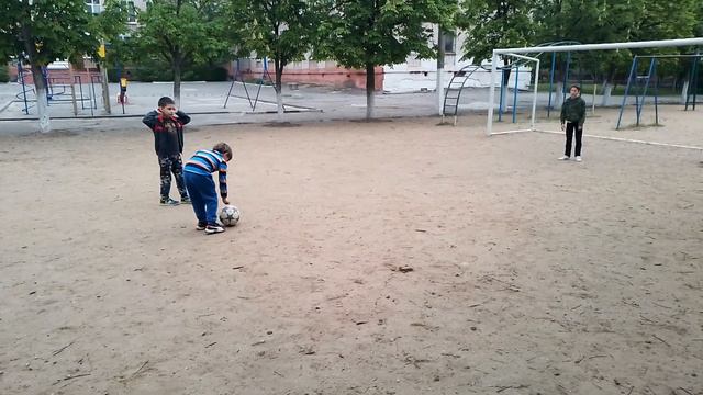 Лев весна 2022 с утра до вечера футбол
